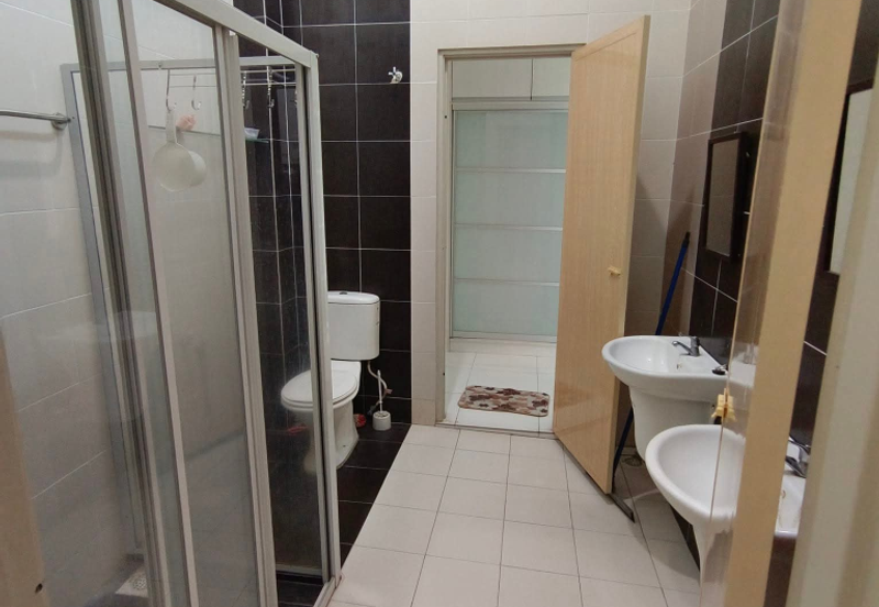 EAST GATE COMMERCIAL CENTRE