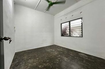 Cheap Sale 22x70 Good Conditon Menglembu Single Storey Wang Berlian Lahat Arkid Rasi Jaya