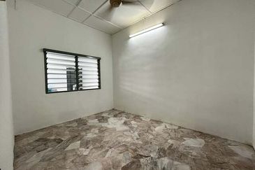 Cheap Sale 22x70 Good Conditon Menglembu Single Storey Wang Berlian Lahat Arkid Rasi Jaya