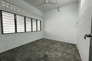 Cheap Sale 22x70 Good Conditon Menglembu Single Storey Wang Berlian Lahat Arkid Rasi Jaya