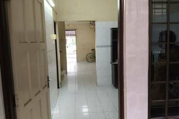 Easy Parking Near Field Pengkalan Ria Pegoh Pinji Mewah Indah Station 18 Tiara