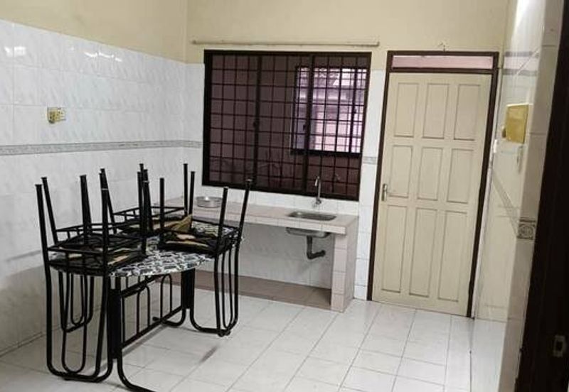 Easy Parking Near Field Pengkalan Ria Pegoh Pinji Mewah Indah Station 18 Tiara