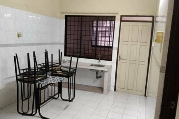 Easy Parking Near Field Pengkalan Ria Pegoh Pinji Mewah Indah Station 18 Tiara