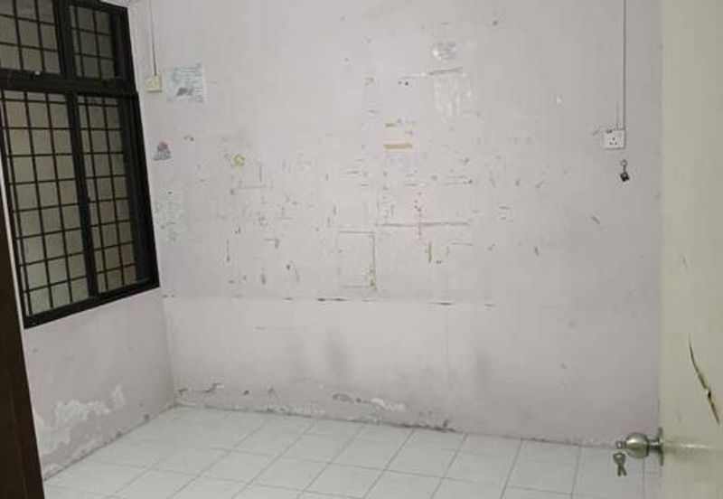 Easy Parking Near Field Pengkalan Ria Pegoh Pinji Mewah Indah Station 18 Tiara