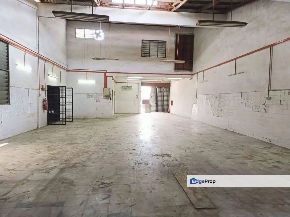 Fully Cover 1.5 Storey Semi D Factory Pengkalan Station 18 Perindustri, Perak, Ipoh