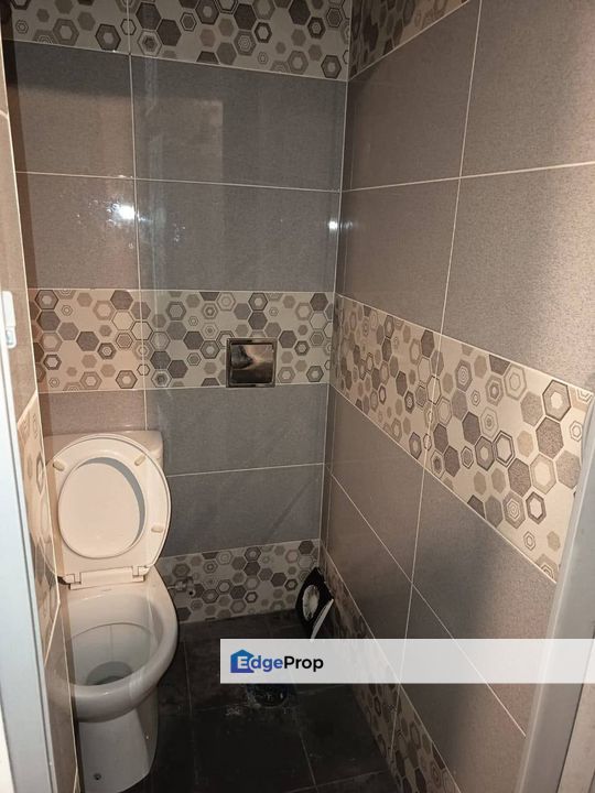 Cheap Rent Full Tiles Ipoh Town Jalan Seenivasagam Greenhill Shop Lot, Perak, Ipoh