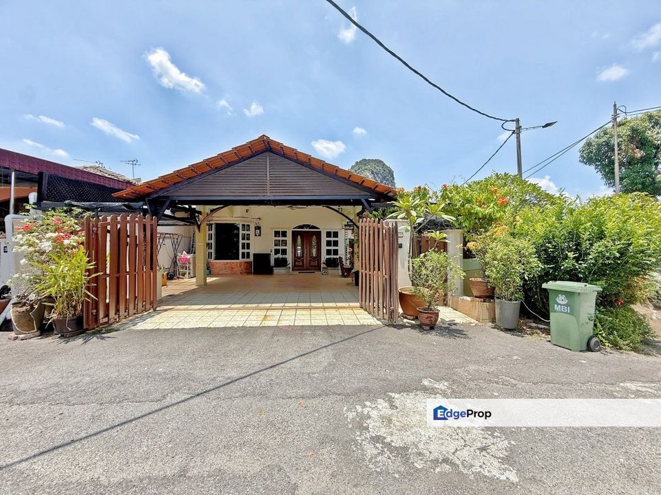 200k Renovated Corner Single Storey Tambun Perpaduan Batu 4 Bercham Sa, Perak, Ipoh