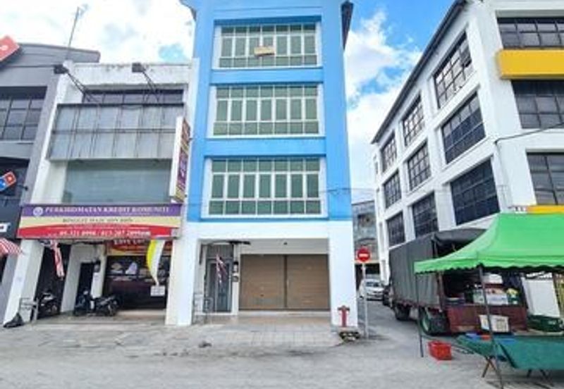 (Corner Facing Main Road 4 Sty Shop Lot) Pengkalan Station 18 Ipoh 