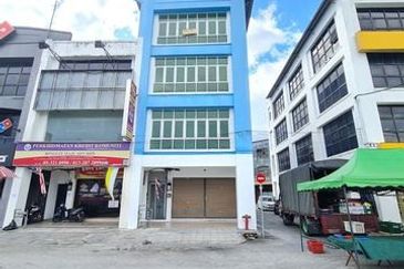 (Corner Facing Main Road 4 Sty Shop Lot) Pengkalan Station 18 Ipoh 