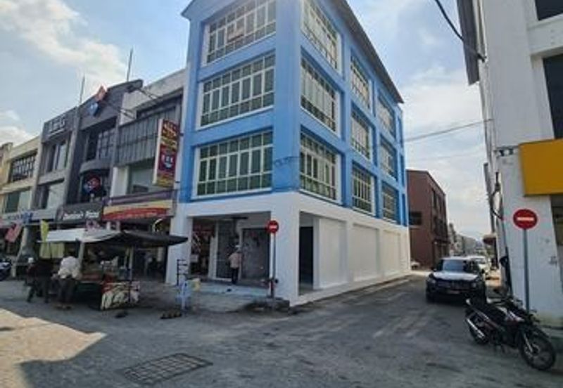 (Corner Facing Main Road 4 Sty Shop Lot) Pengkalan Station 18 Ipoh 