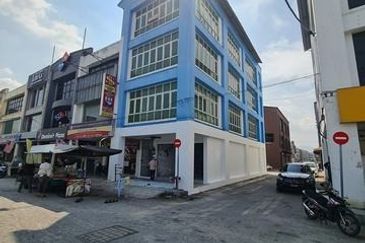 (Corner Facing Main Road 4 Sty Shop Lot) Pengkalan Station 18 Ipoh 