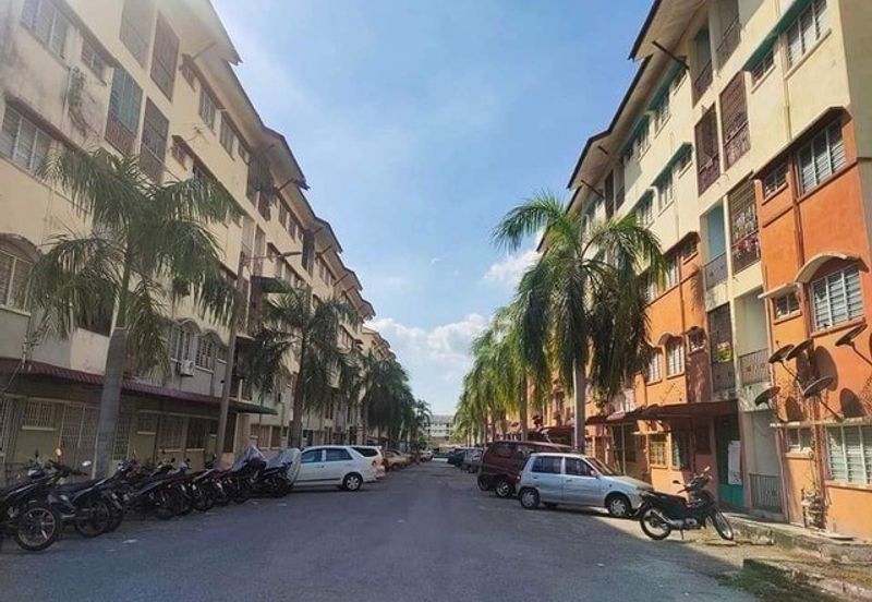 Panorama Lapangan Perdana Flat