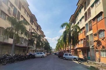 Panorama Lapangan Perdana Flat