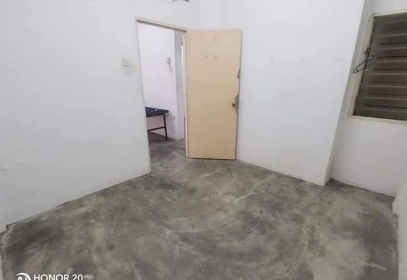 Panorama Lapangan Perdana Flat