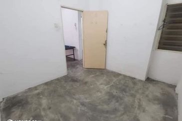 Panorama Lapangan Perdana Flat