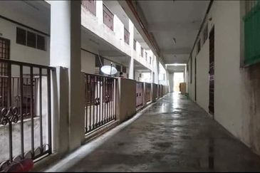 Panorama Lapangan Perdana Flat