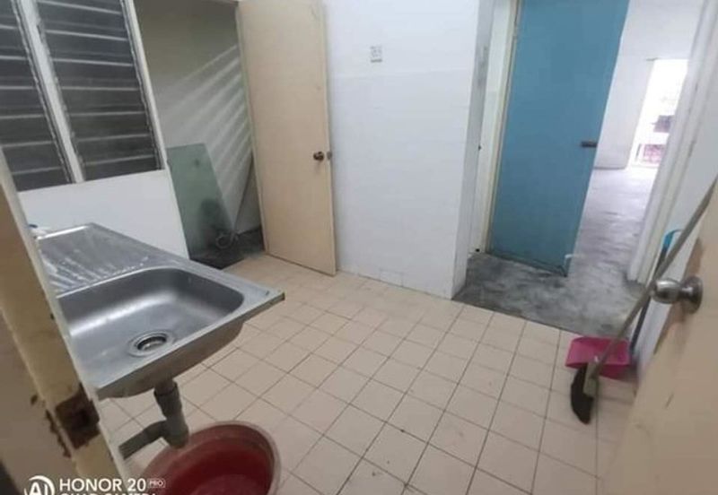 Panorama Lapangan Perdana Flat