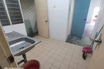 Panorama Lapangan Perdana Flat