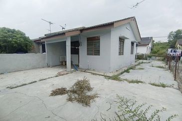 Intermediate Corner Full Loan Pengkalan Taman Pinji Mewah Indah Pegoh Station 18