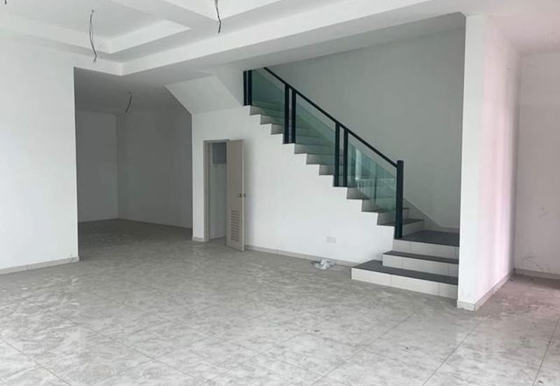 Brand New Freehold Easy Parking SPPK Lapangan Akasia Pengkalan Station 18