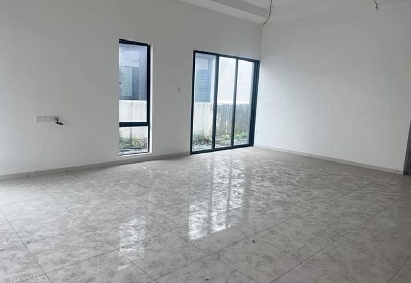 Brand New Freehold Easy Parking SPPK Lapangan Akasia Pengkalan Station 18