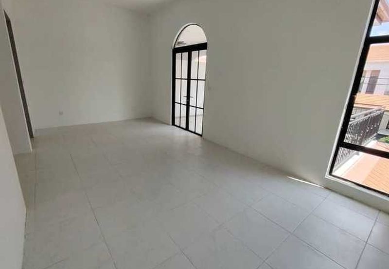 Kitchen Behind Brand New Gate Guard Marbella Ipoh South Precint Panorama Lapangan Perdana Botani
