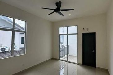 FREEHOLD Brand New Semi D Gate Guard Klebang Pine Park Bandar Seri Chemor Meru