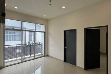 FREEHOLD Brand New Semi D Gate Guard Klebang Pine Park Bandar Seri Chemor Meru