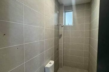 FREEHOLD Brand New Semi D Gate Guard Klebang Pine Park Bandar Seri Chemor Meru