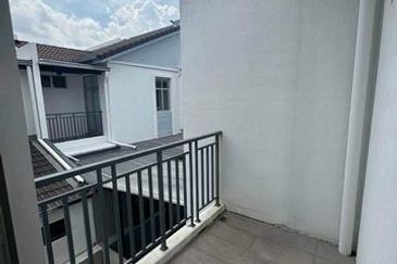 FREEHOLD Brand New Semi D Gate Guard Klebang Pine Park Bandar Seri Chemor Meru