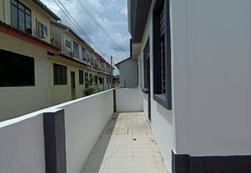 30x70 Intermediate Corner Lahat Pinji Mewah Pengkalan Station 18 Desa Pelacongan Perdana