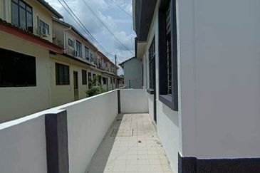 30x70 Intermediate Corner Lahat Pinji Mewah Pengkalan Station 18 Desa Pelacongan Perdana