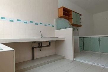 30x70 Intermediate Corner Lahat Pinji Mewah Pengkalan Station 18 Desa Pelacongan Perdana