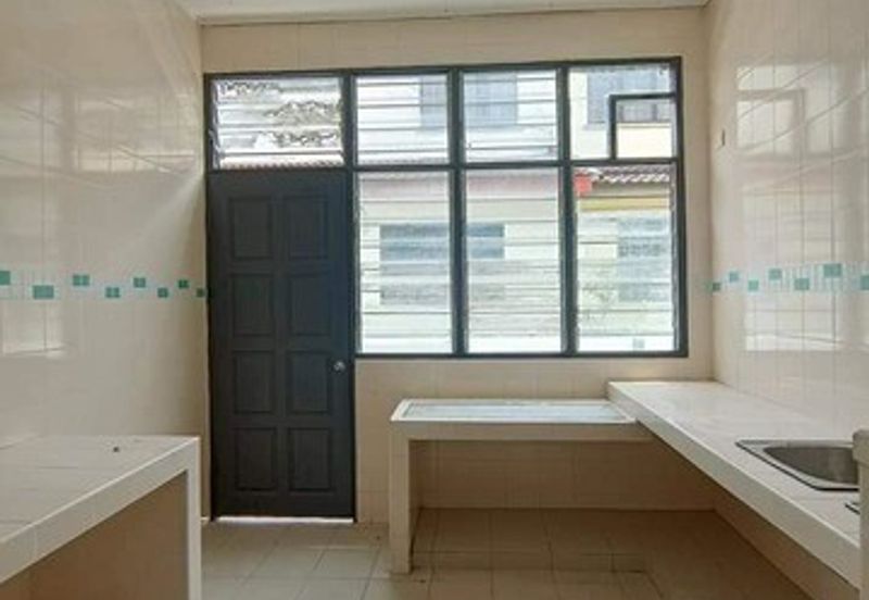 30x70 Intermediate Corner Lahat Pinji Mewah Pengkalan Station 18 Desa Pelacongan Perdana