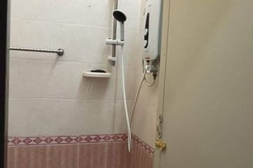 Fully Renovated Menglembu Taman Berlian Single Storey Impiana Adril Wang Lahat Merah 