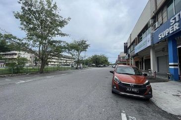 Main Road Facing Buntong Silibin Ipoh Town Rishah Jelapang Meru Menglembu Keledang