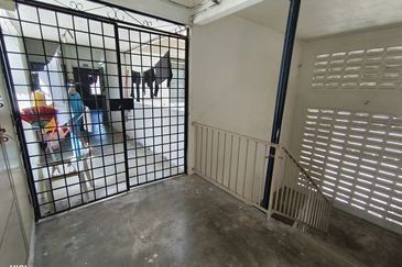 Cheap Sale Hot Area  3rd Floor Ipoh Garden East Flat Bercham Pakatan Jaya