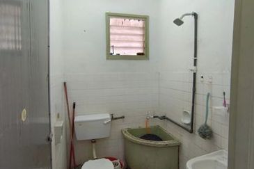 Cheap Sale Hot Area  3rd Floor Ipoh Garden East Flat Bercham Pakatan Jaya