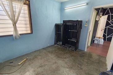 Cheap Sale Hot Area  3rd Floor Ipoh Garden East Flat Bercham Pakatan Jaya