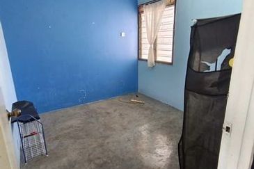 Cheap Sale Hot Area  3rd Floor Ipoh Garden East Flat Bercham Pakatan Jaya