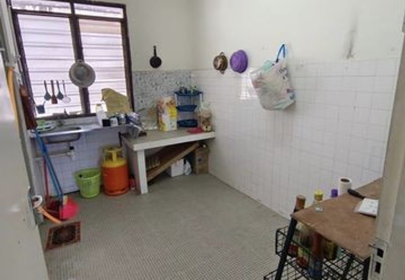 Cheap Sale Hot Area  3rd Floor Ipoh Garden East Flat Bercham Pakatan Jaya