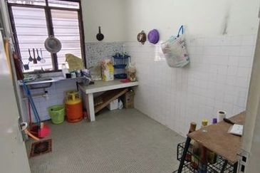 Cheap Sale Hot Area  3rd Floor Ipoh Garden East Flat Bercham Pakatan Jaya