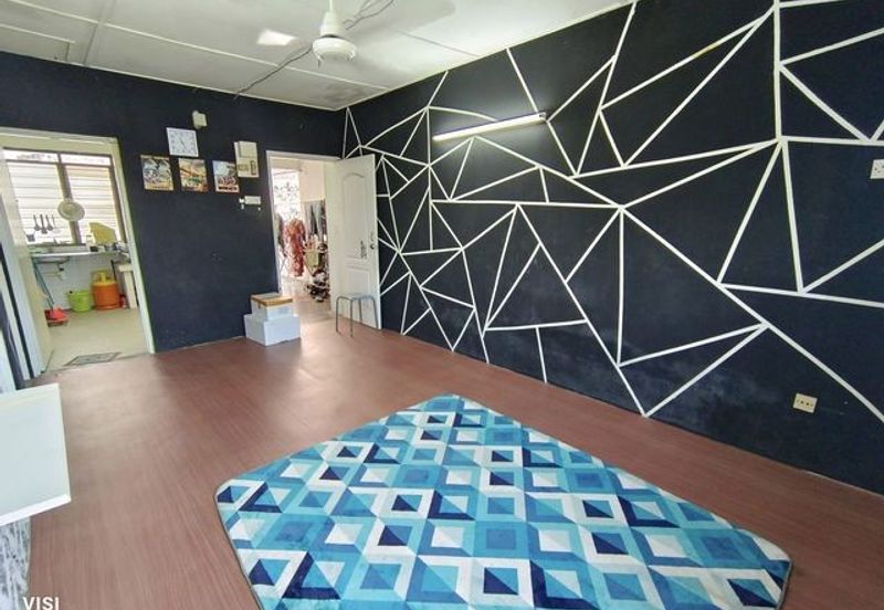 Cheap Sale Hot Area  3rd Floor Ipoh Garden East Flat Bercham Pakatan Jaya