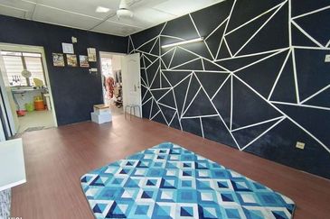 Cheap Sale Hot Area  3rd Floor Ipoh Garden East Flat Bercham Pakatan Jaya