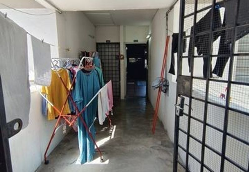 Cheap Sale Hot Area  3rd Floor Ipoh Garden East Flat Bercham Pakatan Jaya