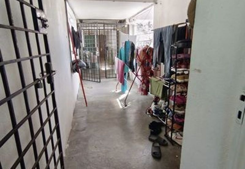 Cheap Sale Hot Area  3rd Floor Ipoh Garden East Flat Bercham Pakatan Jaya