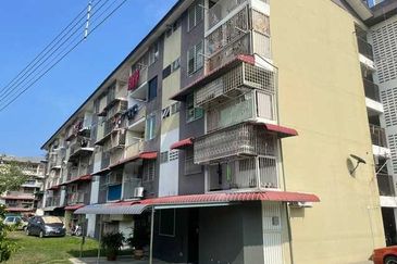 Not Low Cost 1st Floor Bercham Flat Ipoh Garden East Pakatan Jaya Ipoh Garden East
