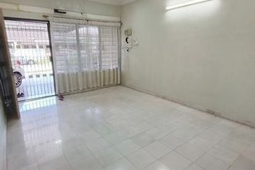 150x22ft Super Long Good Condition First Garden Buntong Silibin Ipoh Town Pertama