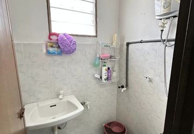 Partly Furnish Good Condition Lahat Single Storey Badri Shah Seri Wang Menglembu Pengkalan