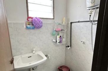 Partly Furnish Good Condition Lahat Single Storey Badri Shah Seri Wang Menglembu Pengkalan